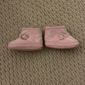 EUC Juicy Couture Baby moccs. Size 2, shearling lined.